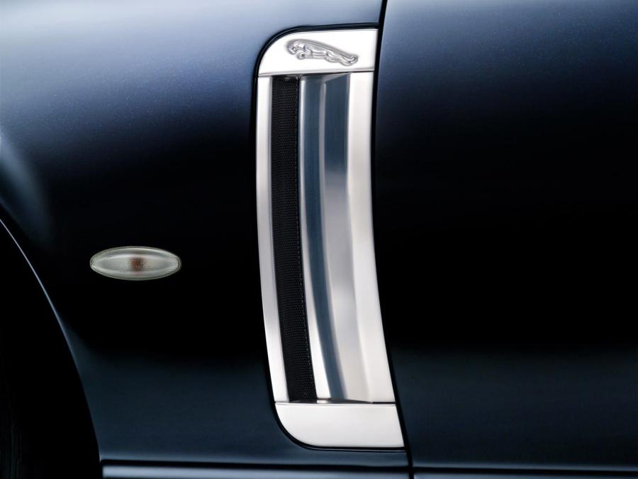  Jaguar XJR Portfolio 2006 года  (UK) (фото 3 из 23)